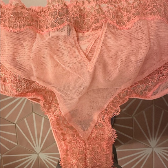 Victoria’s Secret Dream Angels pink & gold Bra and Cheeky panty set 32B small - Picture 4 of 4
